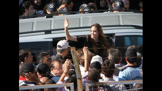 Angelina Jolie visits Syrian refugees in Turkey