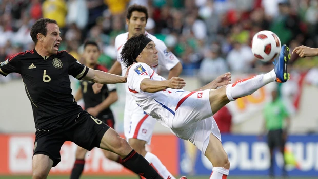 Defending champs Mexico, Costa Rica into quarters