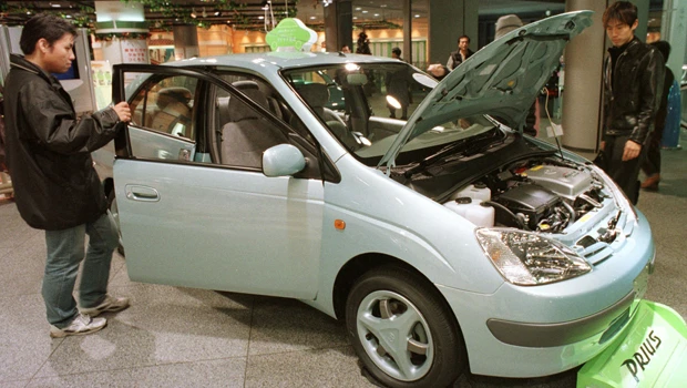 Toyota recalls 106,000 Prius cars