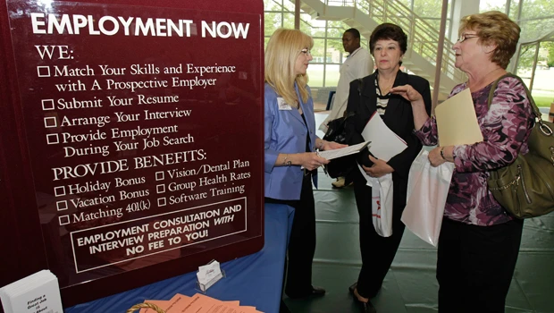 US jobless claims decline