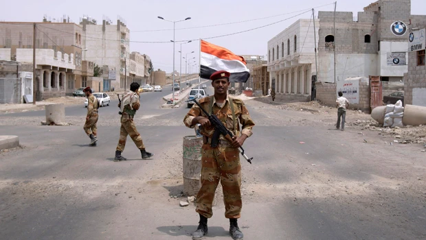 Hundreds of Yemeni troops defect to rebels, opposition claims