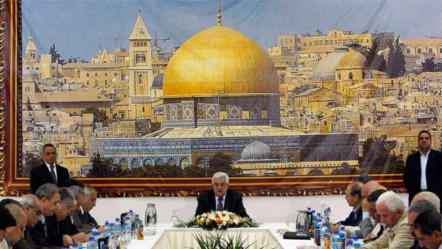 Palestinian leaders vote to go for UN recognition