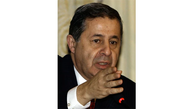 Egypt court sentences ex-trade minister to 5 years