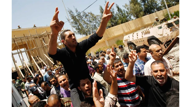 Angry Gazans try to storm Egypt border crossing