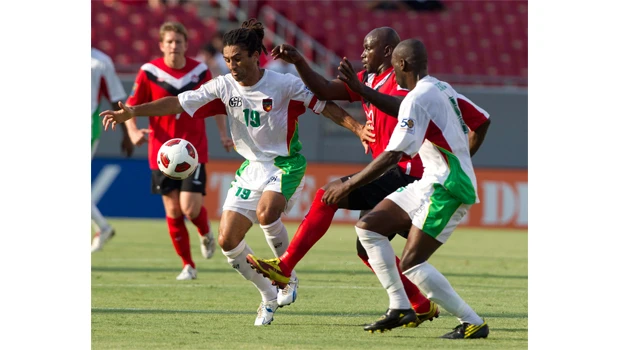 Canada scrapes win over 10-man Guadeloupe