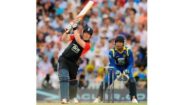 England’s fired-up Anderson scorches sorry Sri Lanka