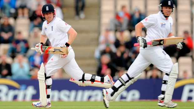 Bell hits another ton as England scent win