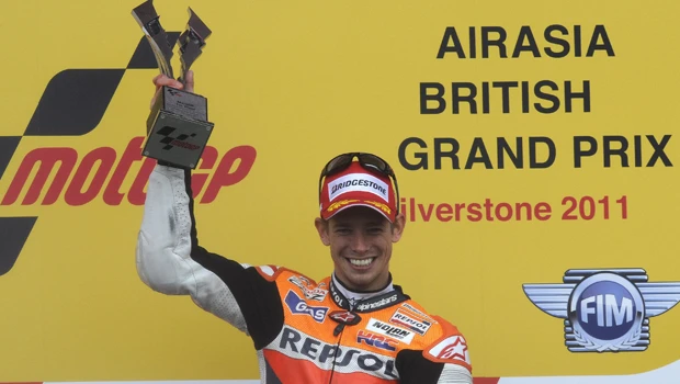 Stoner takes MotoGP lead with British win