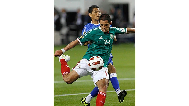 Hernandez hat trick lifts Mexico over El Salvador