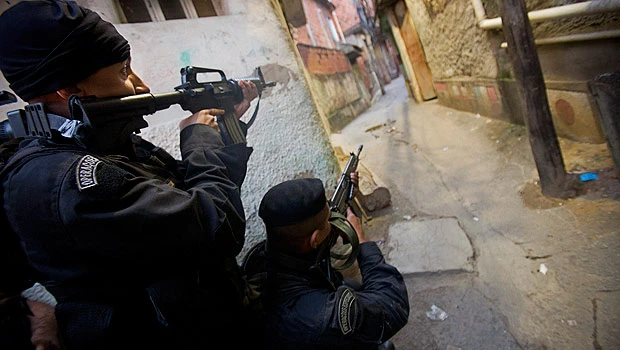 Police raid Rio slum to secure Maracana stadium