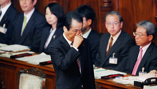 Japan’s PM beats censure, hints at resignation