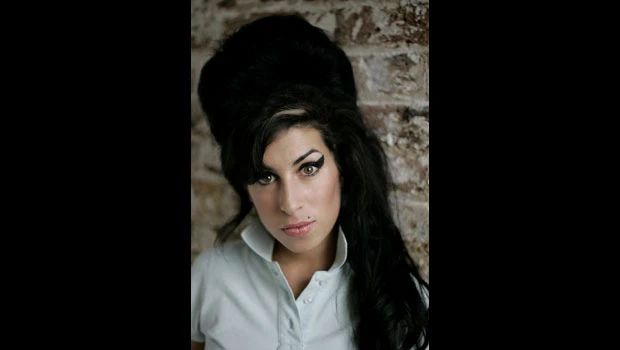 Winehouse found dead at UK home