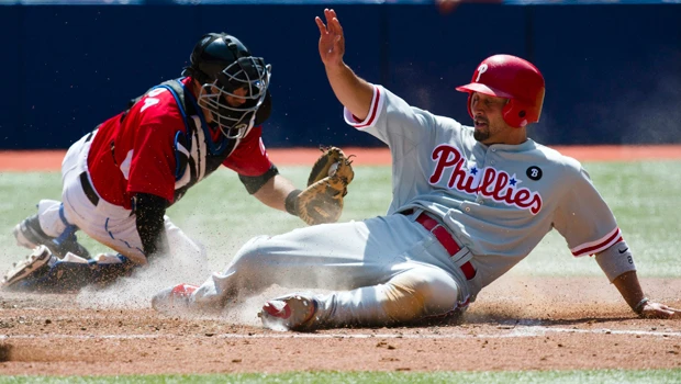 Howard hit lifts Phillies over Jays