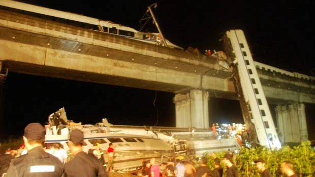 35 killed, 191 injured in China high-speed train crash