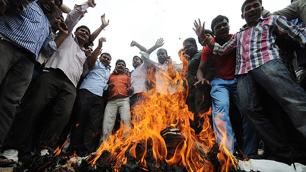 Pro-Telangana strike hits Andhra Pradesh