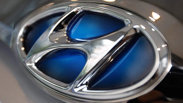 Japan car sales slump, Koreans gain globally