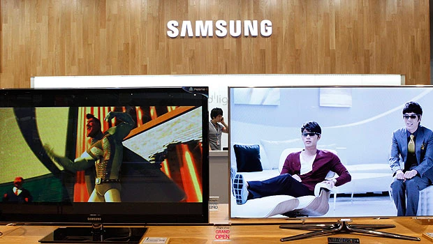 Samsung profit falls as weak LCDs overshadow mobiles
