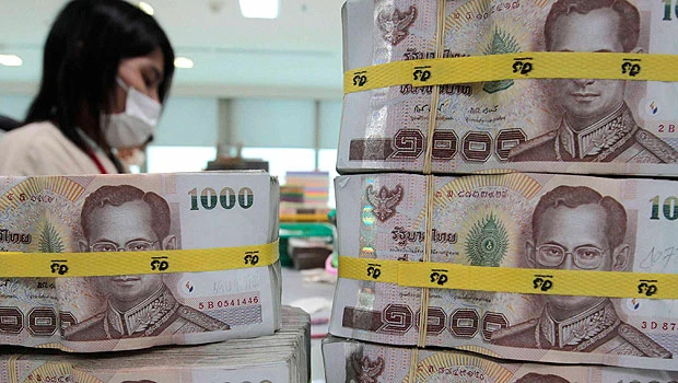 Thai prime minister-elect Yingluck says no change to baht policy