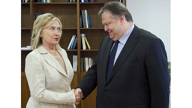 Clinton backs Greek strategy on debt crisis
