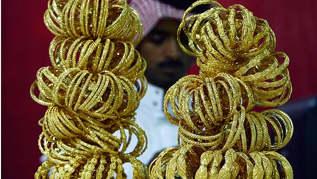 Asian investors stricken by gold fever on record price