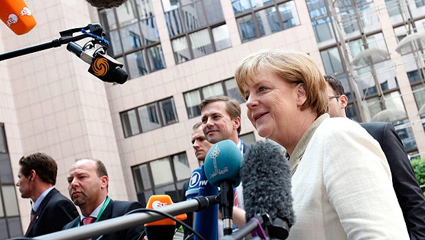 Greece gets new bailout with private sector help