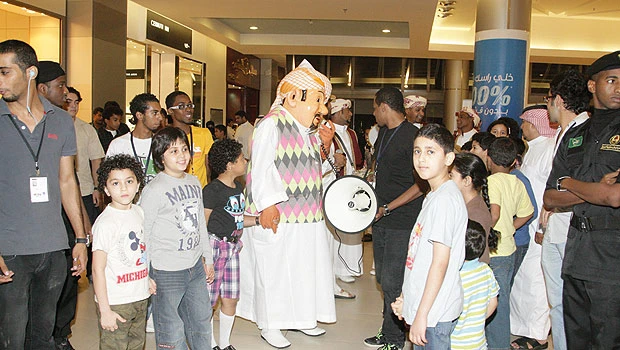 Old Jeddah: an Exhibition Drawing Young, Elderly Visitors