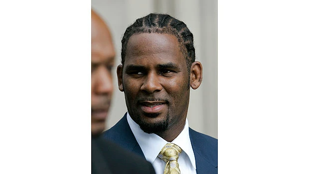 Singer R. Kelly out of hospital after surgery