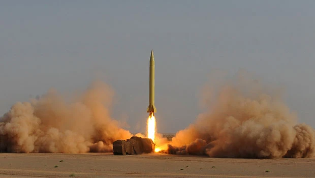 Iran threatens to target US carriers if attacked