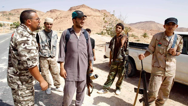 Libyan rebels fight for western town
