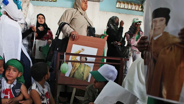 Just step down for Libyans' sake, Clinton tells Qaddafi