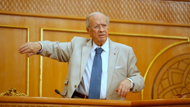 Tunisians nervous over slow democratic transition