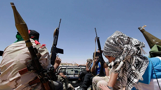 Qaddafi forces shell rebels south of Libyan capital