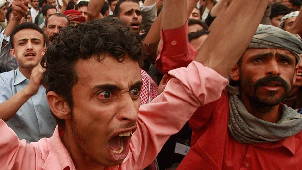 Yemen planes bomb south, general warns of crisis