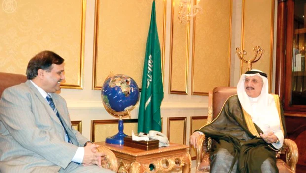 Pakistani diplomat discusses labor issues with Jazan officials