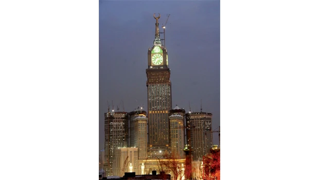 Makkah clock tower to beam from beginning of Ramadan