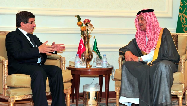 Syria, Libya figure in Davutoglu's Riyadh talks