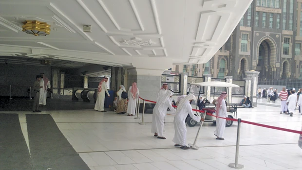 Workers recruited to hand out Ramadan meals in Grand Mosque