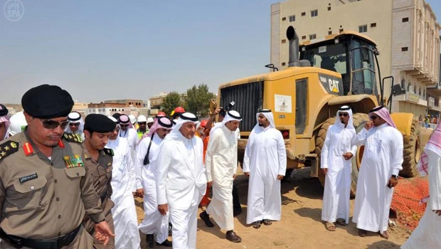 Makkah Gov. Prince Khaled Al-Faisal inspects flood projects