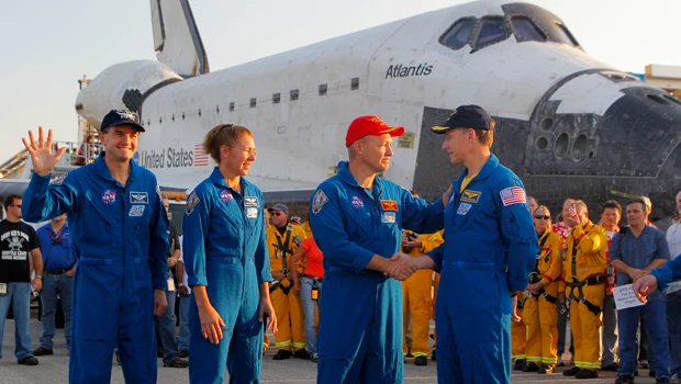 Last space shuttle comes home, ends 30-year era