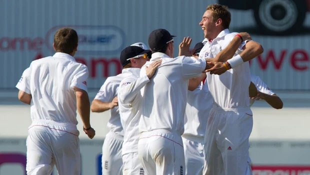 India survives Broad hat trick to lead by 43