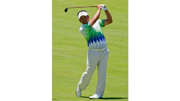Choi ties course record with 64 to move lead at AT&T
