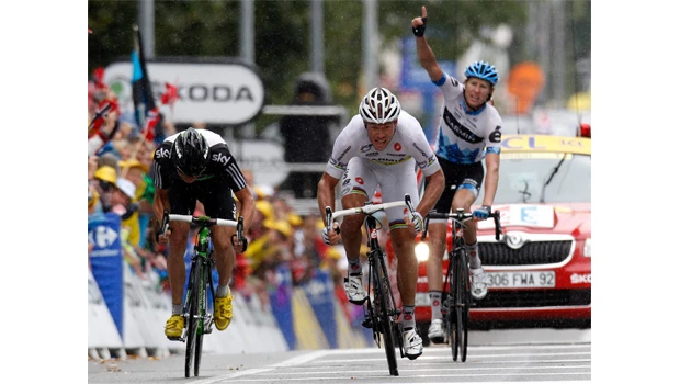 Thor Hushovd wins waterlogged 16th Stage of Tour de France