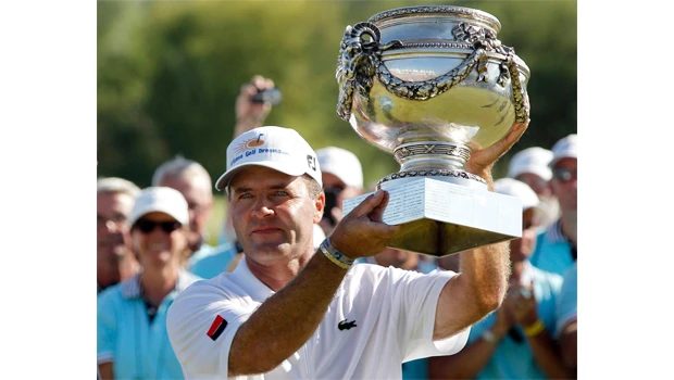 Local favorite Levet wins French Open