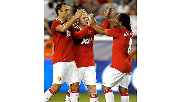 Rooney sets up 2 as Manchester United beats MLS