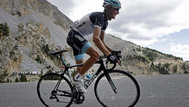 Schleck wins 18th stage of Tour de France