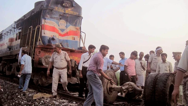 38 wedding guests die as train hits bus