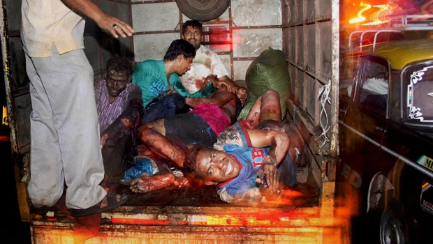 Near simultaneous blasts kill 17 in Mumbai