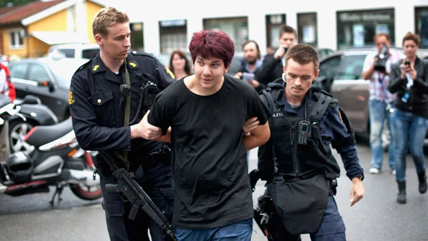 Police arrive 90 minutes after firing in Norway island began