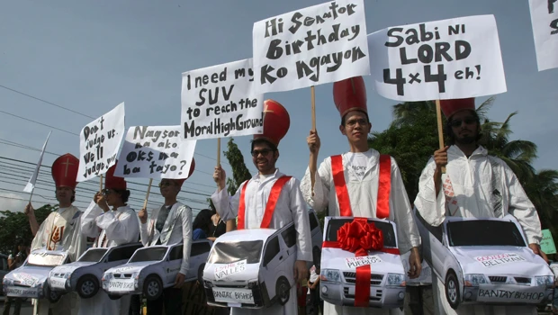 Philippine bishops say sorry, return donated SUVs