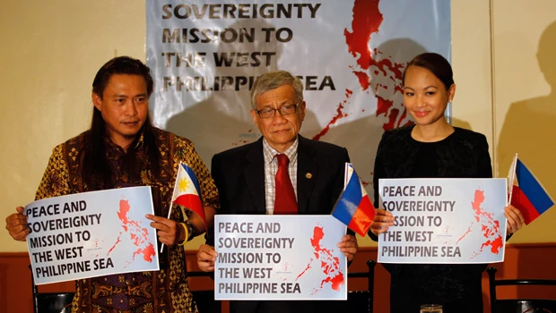Asian ministers discuss South China Sea, security